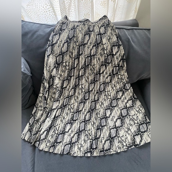 H&M Snakeskin print Long pleated skirt - Picture 1 of 6